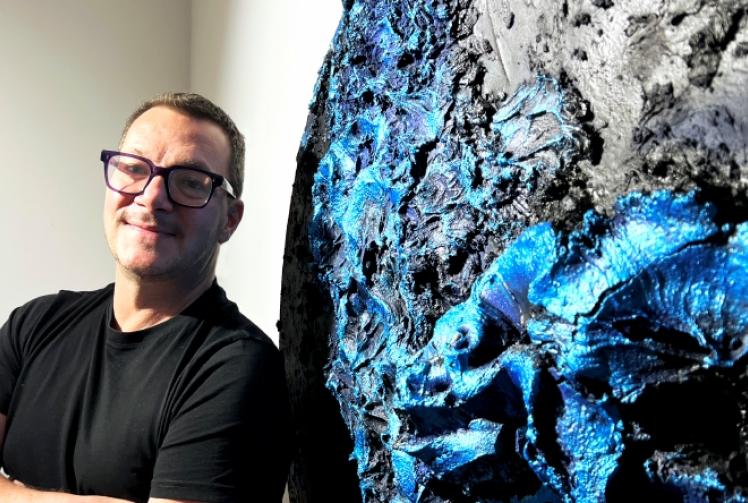 Graphic designer who helps you to stand out