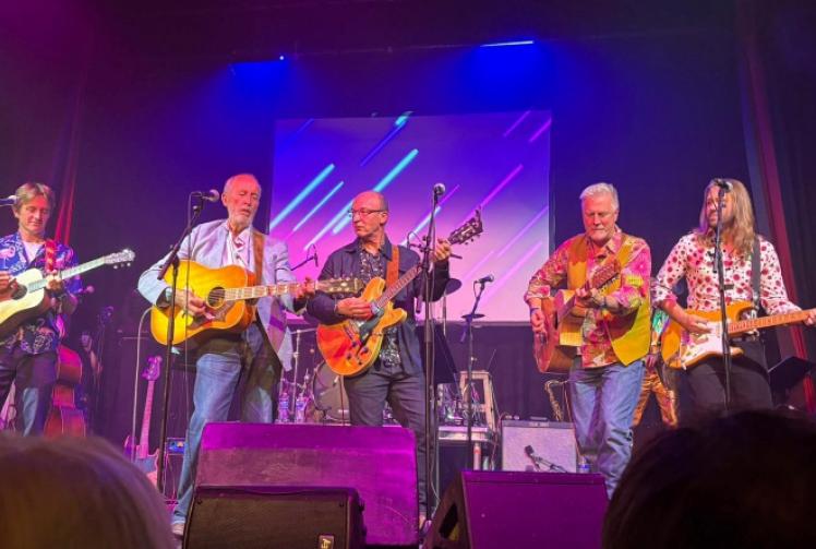 Mike Hurst (and friends) hit the right notes in fundraiser