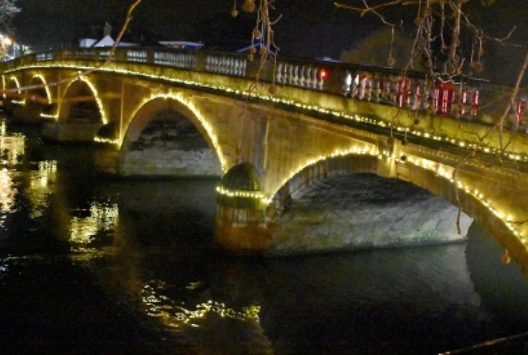 Battle of the bridge lights