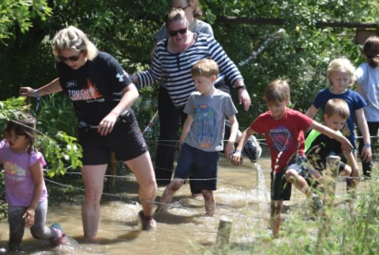 TV stars join 10,000 people at messy obstacle course