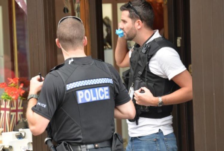 Armed raiders hit jewellers