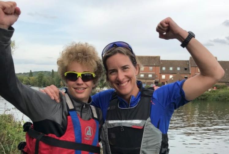 Teenage kayaker paddles 123 miles down Thames