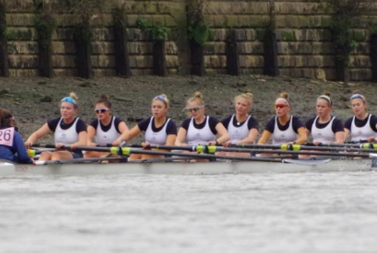 Henley girls championship eight retain head pennant